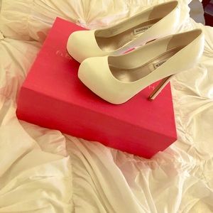Steven Madden platform pumps